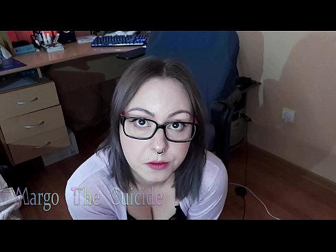 ❤️ Seksi djevojka s naočalama duboko siše dildo na kameri ️❌ Samo porno kod nas ️❤
