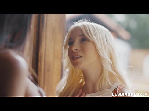❤️ Djevojka dolazi kući nekoliko mjeseci kasnije i na kraju jede mačkicu svoje maćehe ️❌ Samo porno kod nas ️❤